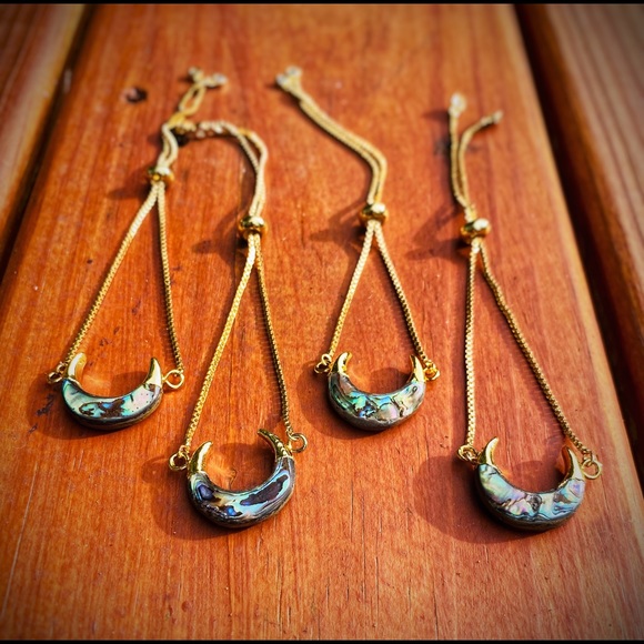 Abalone Shell Crescent Moon Bracelet - Picture 4 of 4